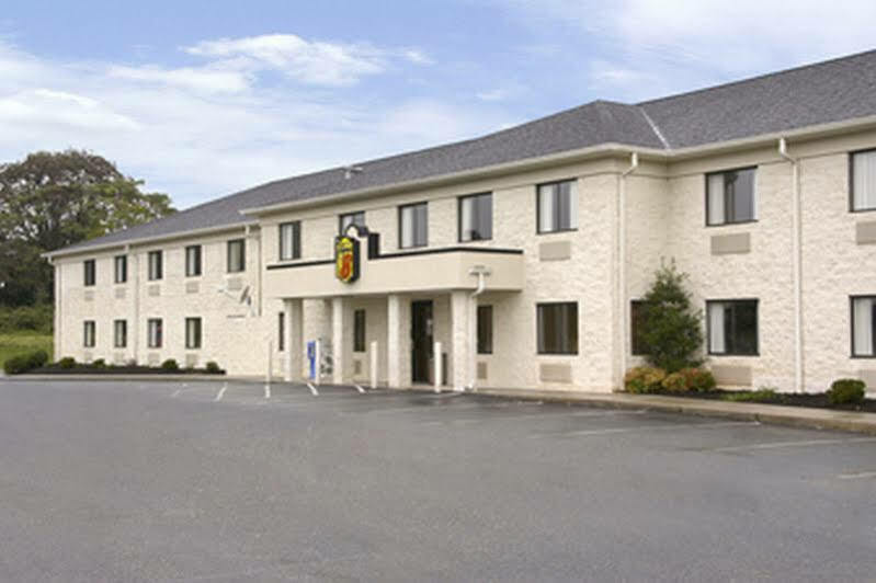Hotel Super 8 By Wyndham Bedford Esterno foto